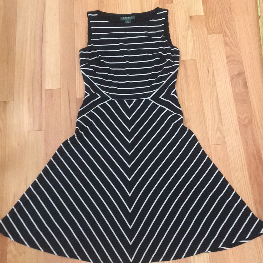 Like New Lauren’ Black & White Sleeveless Dress